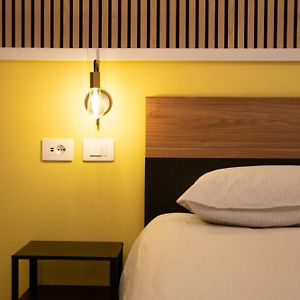 Standard Zimmer mit Kingsize-Bett